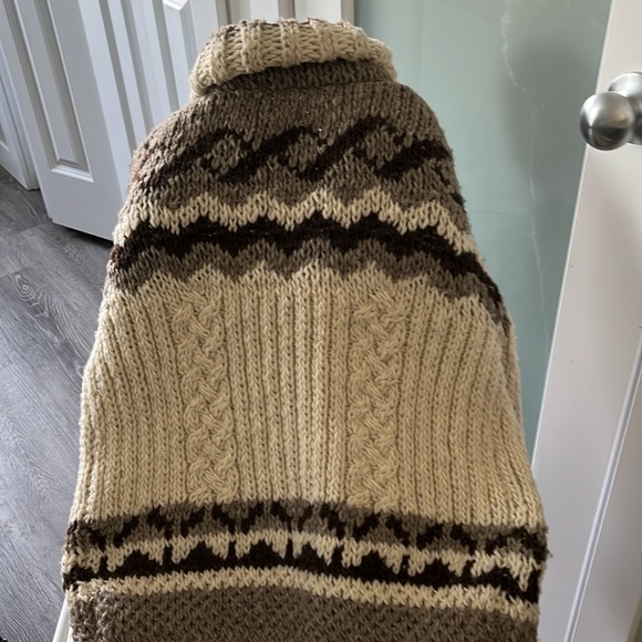 Women’s Medium Wool Sweater - Picture 2 of 2